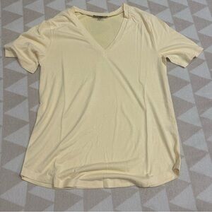 Universal standard Daphne top short sleeve sandwash in popcorn pale banana